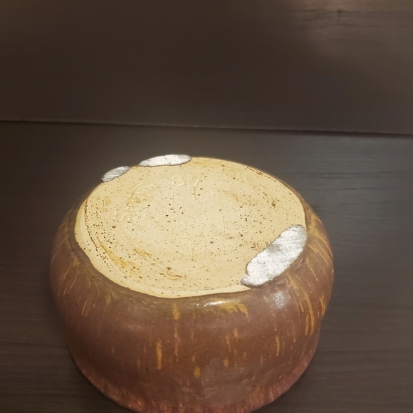 Vintage POTTERY Bowl Stoneware Round Brown Serving Bowl Signed. - Picture 8 of 11